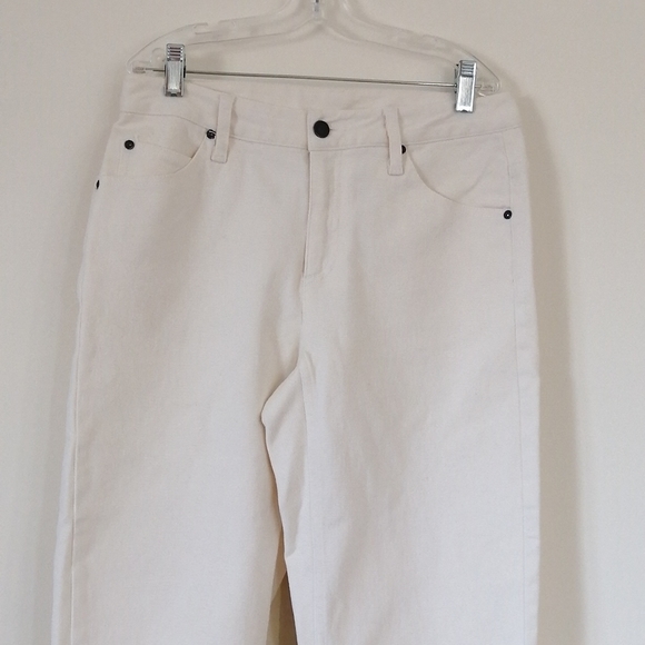 NWOT, Liz Claiborne Jean  style capris, Size 4 - Picture 3 of 7